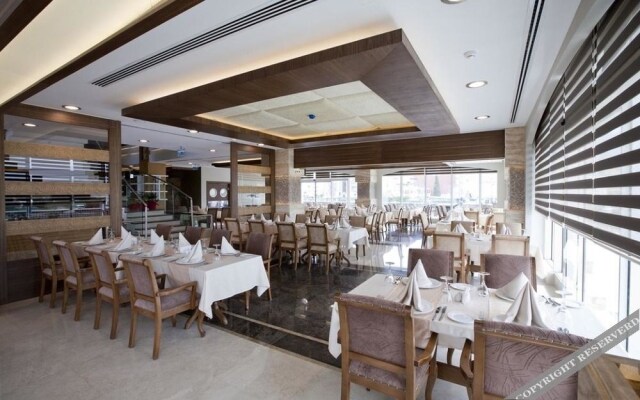 Fourway Hotel SPA & Restaurant