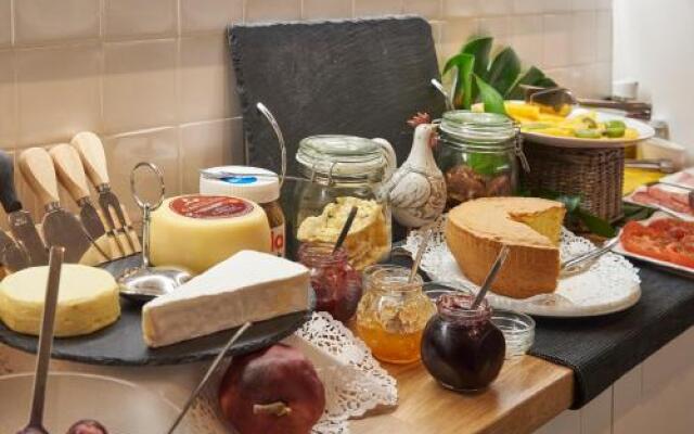 Lisbon Inn Lapa Suites