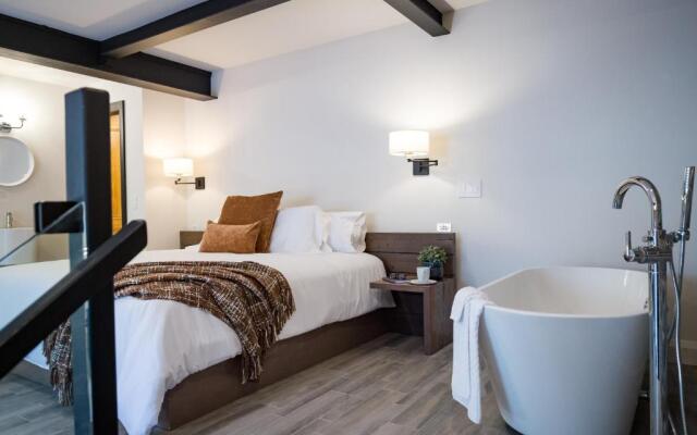 48 King West Boutique Hotel