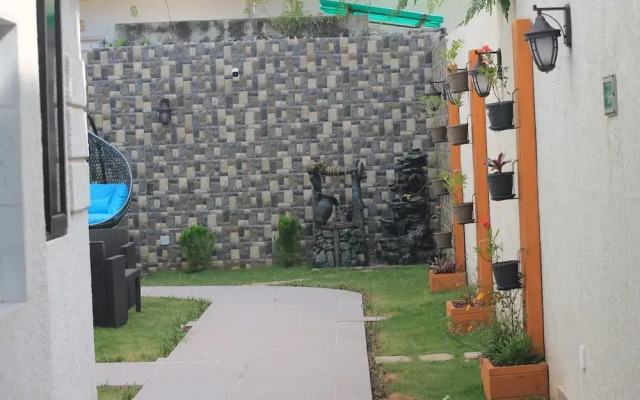 Four Season GUESTHOUSE