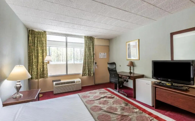 Red Carpet Inn Hazleton