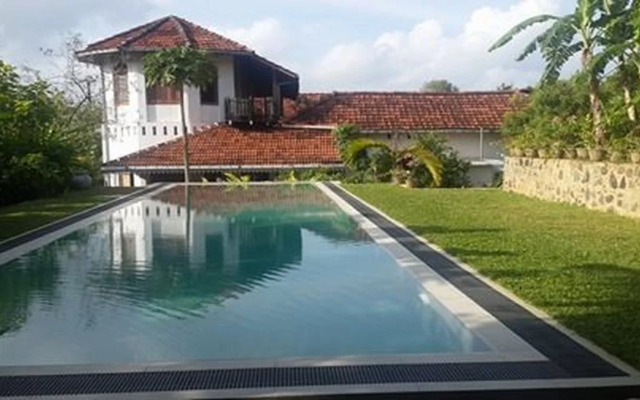 Robin Hill Suites