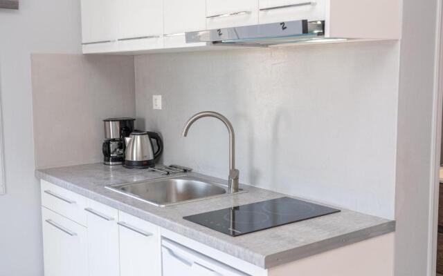 Mary's Studios & Apartment