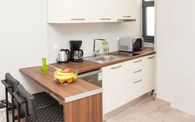 Central Brand New Studio Across Metro -F