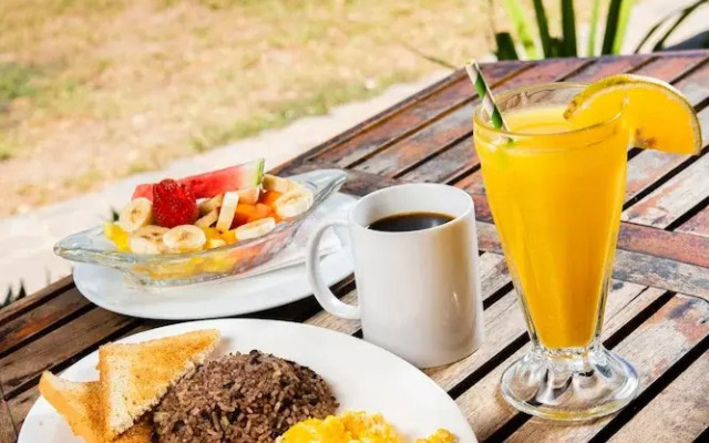 Witch's Rock Surf Camp Beachfront HOTEL