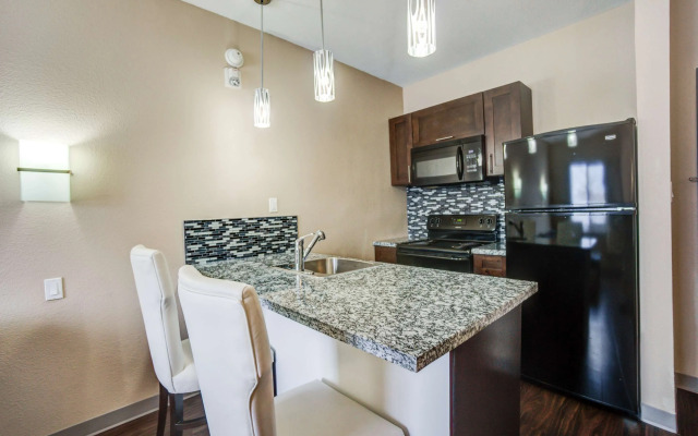 Motel 6 Red Deer, AB