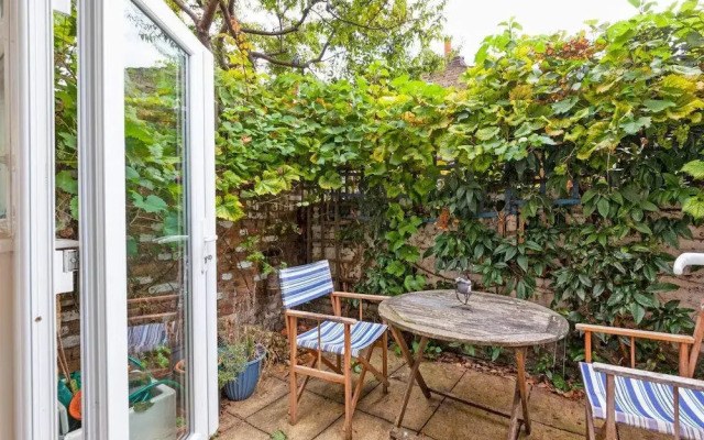 Lovely 2 Bed Apt W/patio nr Shepherd's Bush