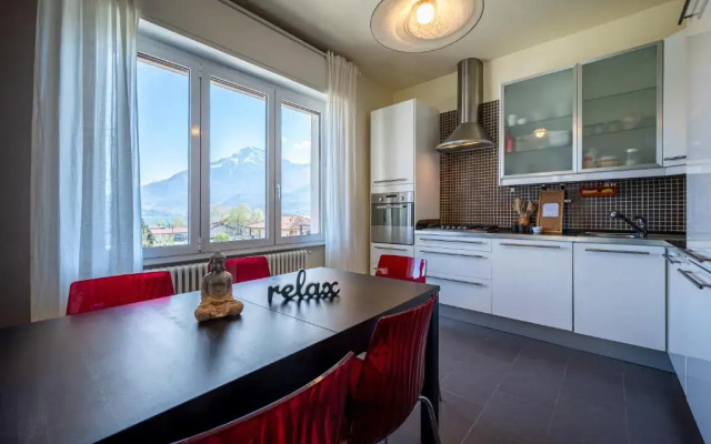 Lake view apartment with parking in Dongo - Larihome A26