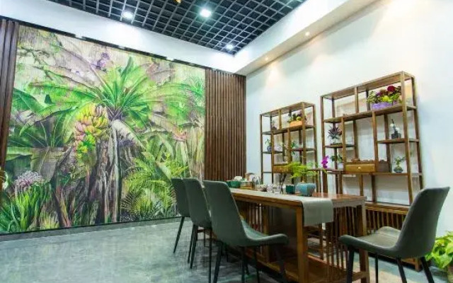 Jizhu Holiday Apartment (Menghai Mengbala Store)