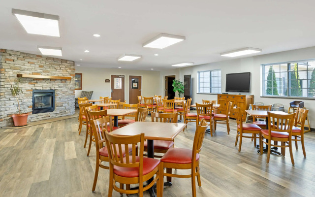 Quality Inn & Suites Fort Madison near Hwy 61