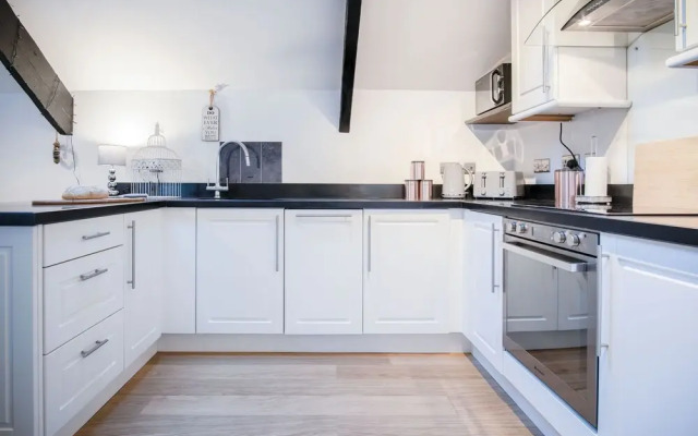 Cosy At The Mews - 2 Bedroom Apartment - Tenby