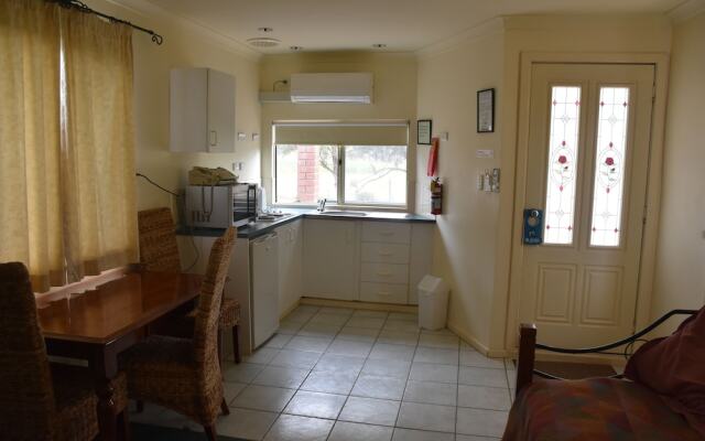 Valley Views Motel & Chalets