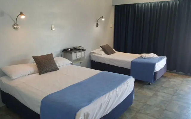 Nightcap at Queens Beach Hotel