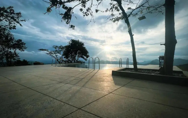 Haze and Kites Resort Munnar
