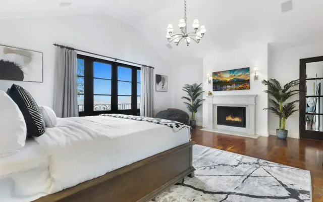 Spanish Villa - Stunning Coldwater Canyon Villa With Pool and Views