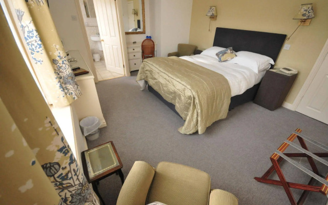 The Raven Hotel