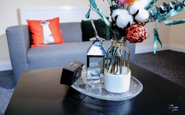 Beautiful 5-bed House Roker Beach