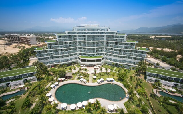 Cam Ranh Riviera Beach Resort & Spa