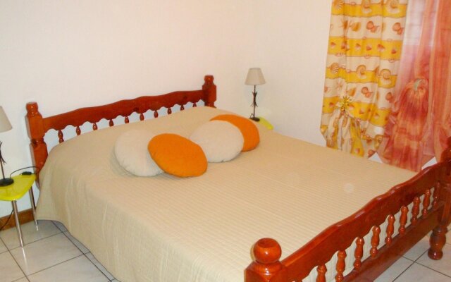 House With 2 Bedrooms in Saint Paul, With Wonderful sea View, Enclosed