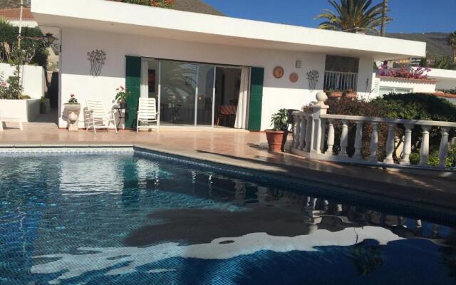 Detached villa, private pool only 10 minutes to beaches