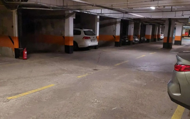 oompH Warsaw Central 3-bedroom Flat