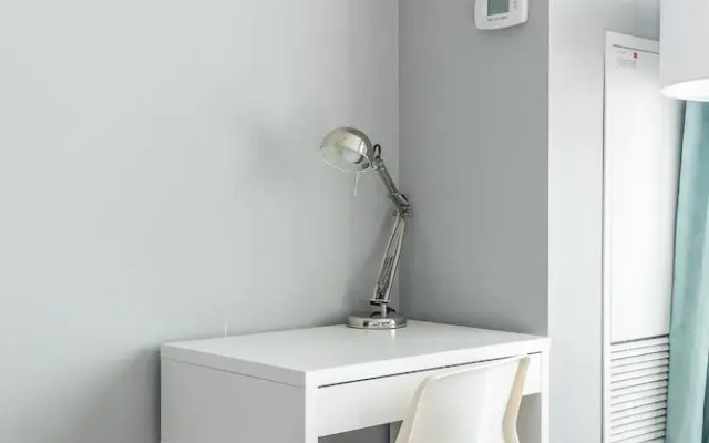 Simply Comfort. Modern Downtown Apartment