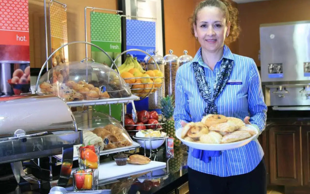 Hampton Inn & Suites Dallas/Lewisville-Vista Ridge Mall, TX