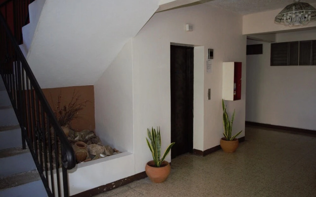 The Embassy Luxury Apt Crystal Towers I