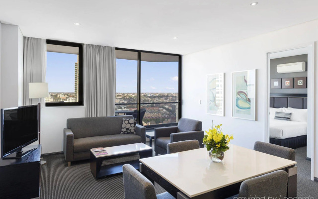 Meriton Suites Campbell Street, Sydney