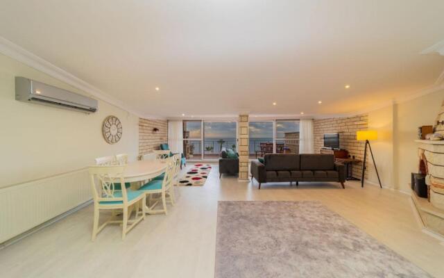 Flat With Terrace Next To Konyaalti Beach