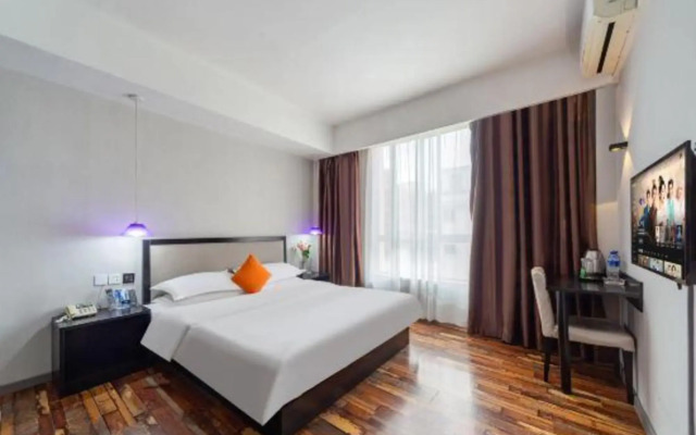 Jingyue Hotel (Chuxiong select branch)