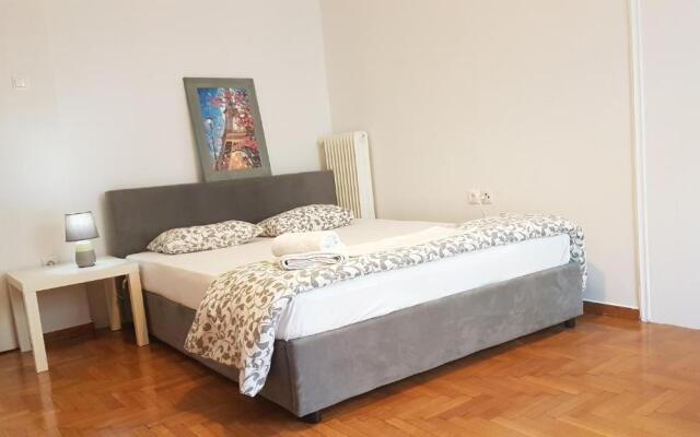 Petrol Apartment- Athens Center, 4 BD, 1 BATH