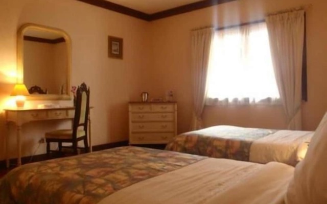 Las Flores Country & Beachside Hotel