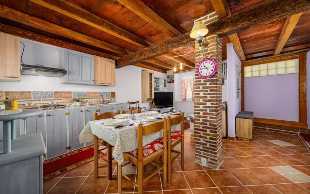 Beautiful Home in Vizinada With Wifi and 2 Bedrooms