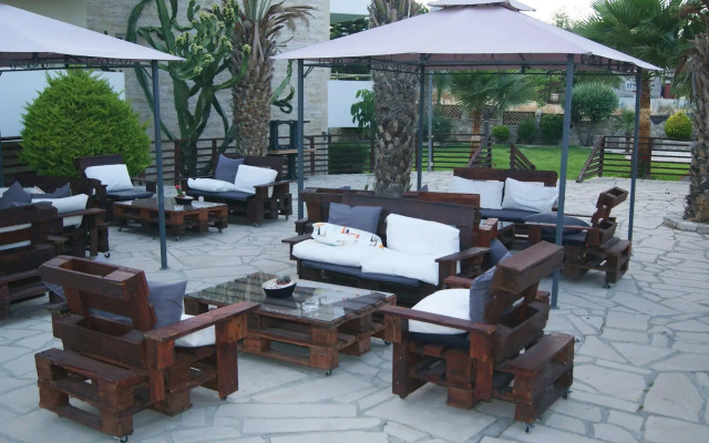 Moniatis Hotel