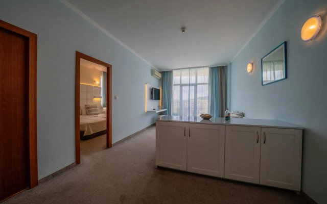 Perla Beach Hotel III