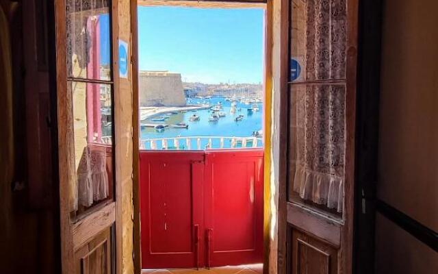 1500 Little Pink House in Kalkara Creek