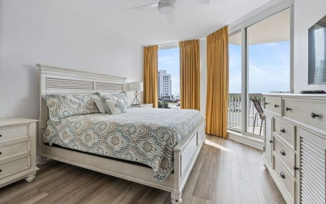 Picture Perfect 2 Bedroom Condo by RedAwning
