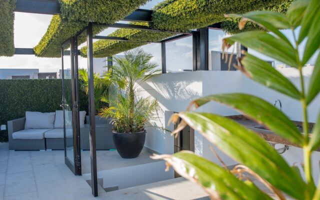 Menesse 32 102 by Mikitito Rentals