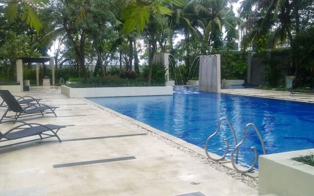 Spacious 2Br At The Via And The Vue Apartment Surabaya