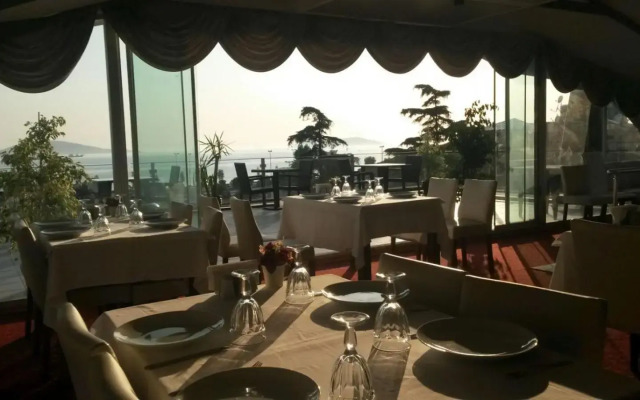 Island Hotel