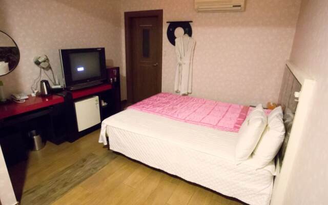 Ritz Hostel
