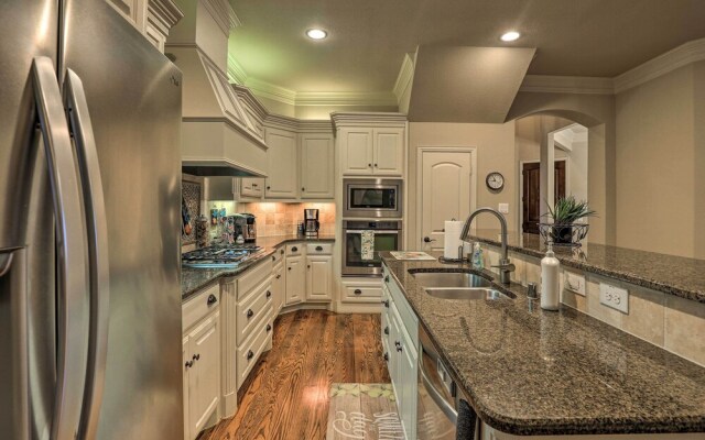 Chic Family-friendly Home in Irving w/ Yard!