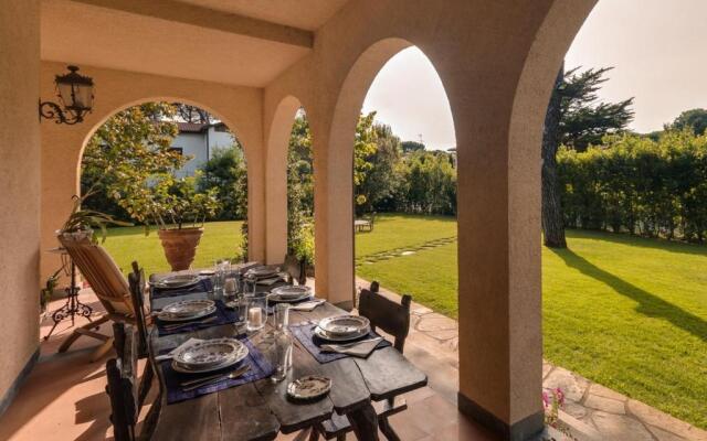Forte dei Marmi renewed 6 bedroom villa