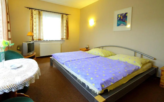 Restaurant & Hostel "Broadway"