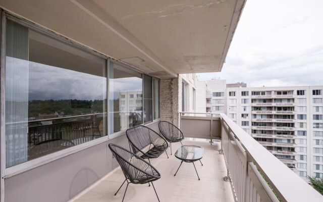 Prime Location Apartment at Crystal City