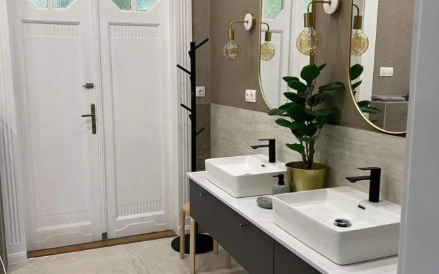 OrangeHomes Panthera Luxury Apartment