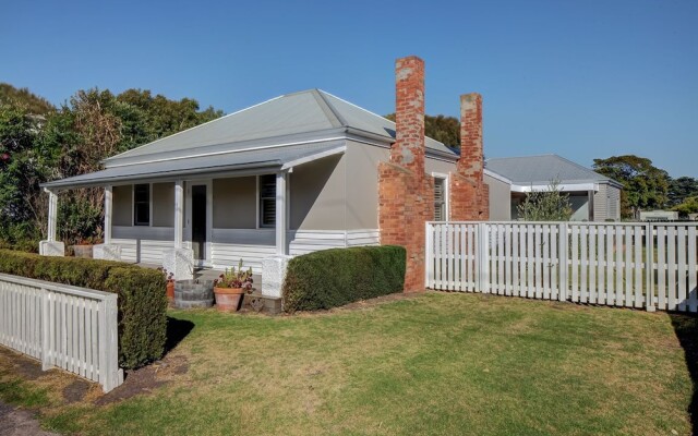 Surfs Up - Fresh and modern East Beach home