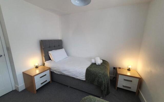Elm Apartment by Cliftonvalley Apartments