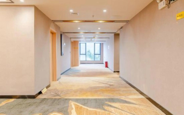 Huangyue Hotel (Wuzhou Arcade City)